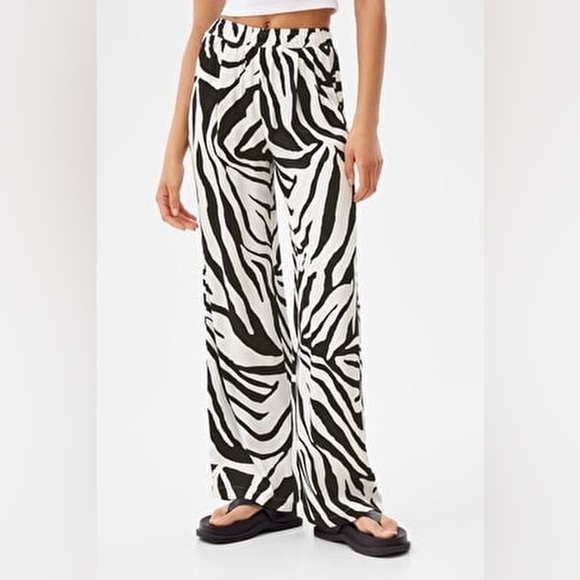 Bershka Pants - ⭐️Host Pick⭐️BERSHKA ELASTIC WAIST WIDE LEG SATIN TROUSERS